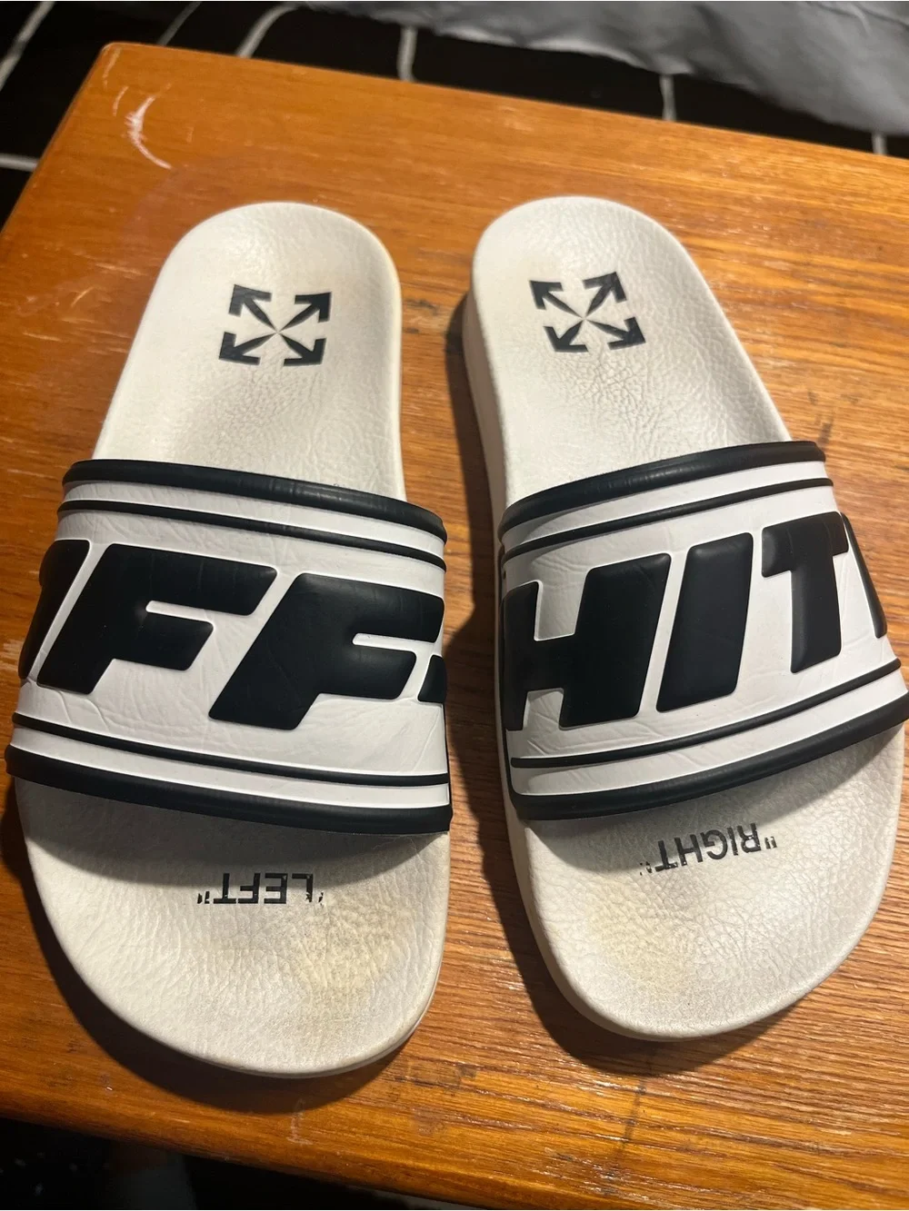 OFFWHITE Men’s Logo Pool White & Black Faux leather upper w/ rubber sole Slider